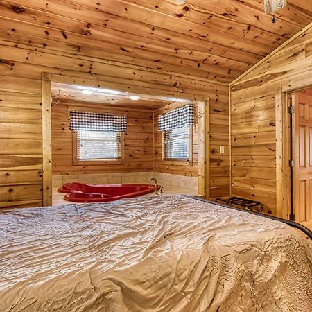 Dog Friendly, Romantic Mtn Getaway Hot Tub Pool Gatlinburg Exterior foto