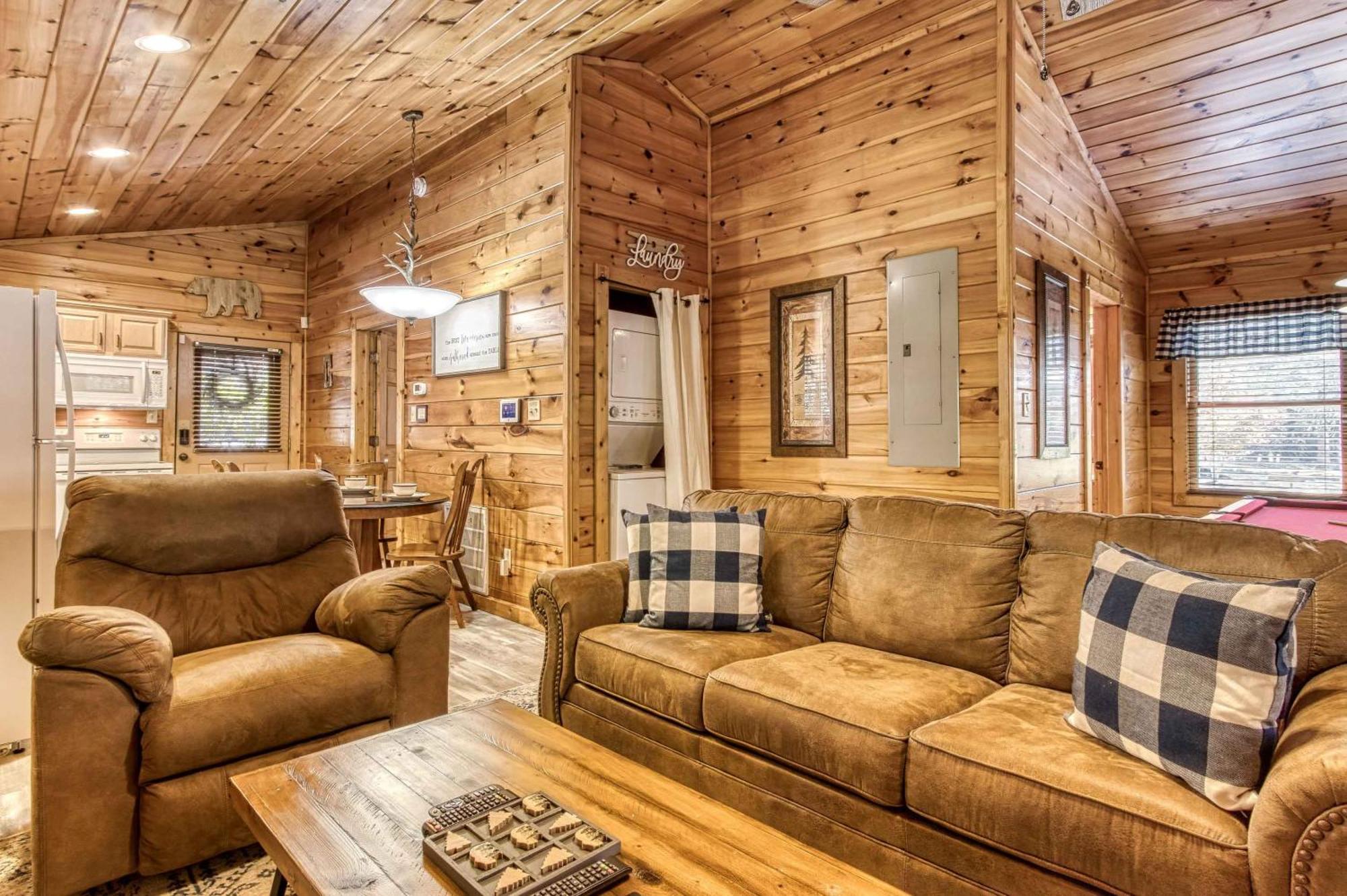 Dog Friendly, Romantic Mtn Getaway Hot Tub Pool Gatlinburg Exterior foto